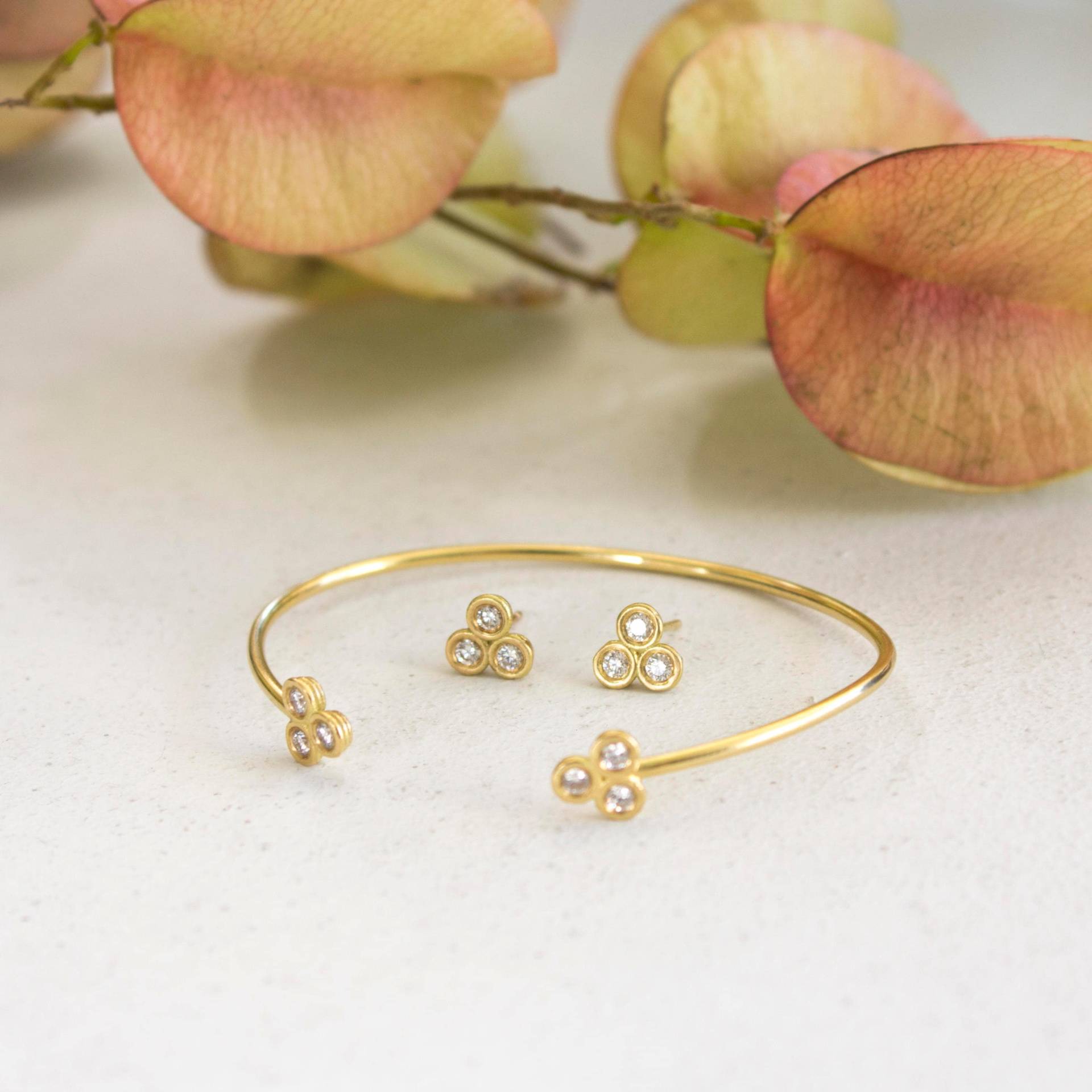 18K Gold Diamant Braut Schmuck Set Armreif & Ohrstecker von LiatGiladDesign