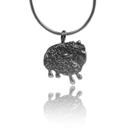 Schwarz-Weiß-Schaf-Silberanhänger, Schaf-Anhänger Aus Sterlingsilber, Sterlingsilber-Schaf-Halskette, Kleine Schaf-Halskette von LiatWaldmanJewelry