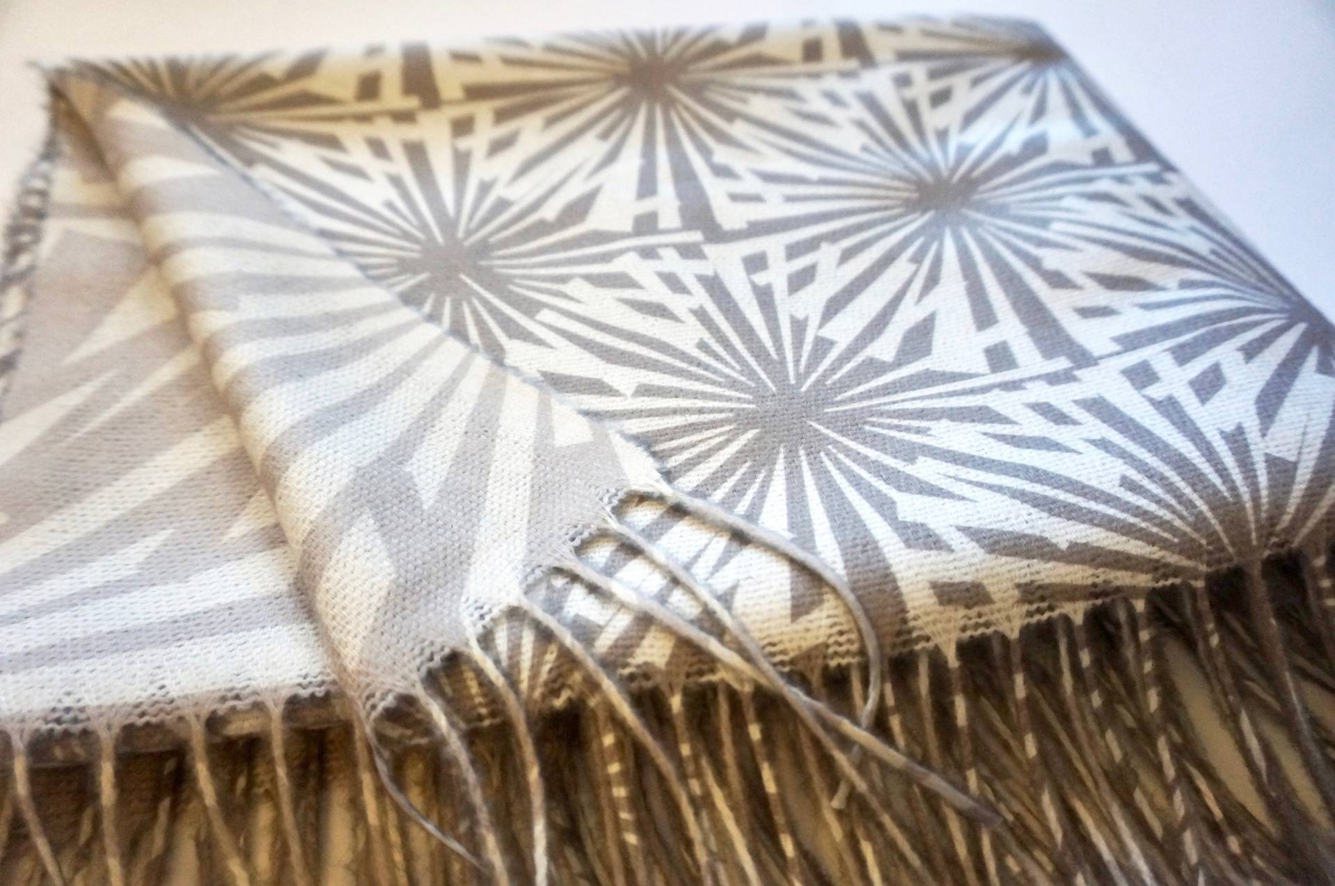 Nebula Damen Schal Schultertuch Nebula Damen Schal Schultertuch von Libbypearsedesign