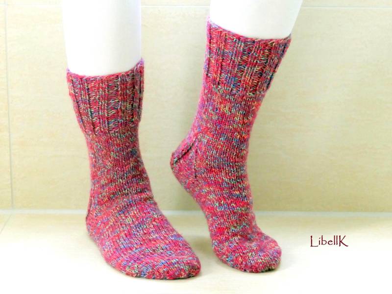 Gestrickte Socken Gr. 38/39 Beere Blau Gelb Meliert Handgestrickte Strümpfe Wolle von LibellK