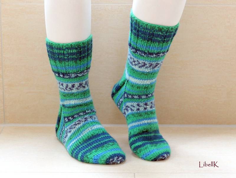 Gestrickte Socken Gr. 38/39 Grasgrün Blau Handgestrickte Strümpfe Wolle von LibellK