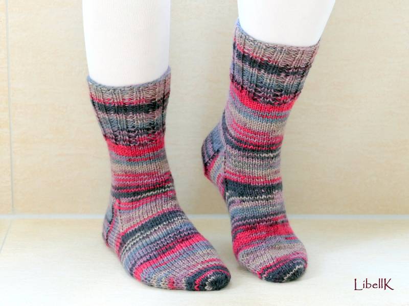 Gestrickte Socken Gr.36/37 Beere Rot Grau Handgestrickte Strümpfe Wolle von LibellK