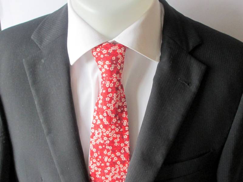 Liberty Of London Stoff, Handgemachte Herren Krawatte in Rot Kleines Mitsi ~ Für Hochzeit Besonderer Anlass von Liberty59