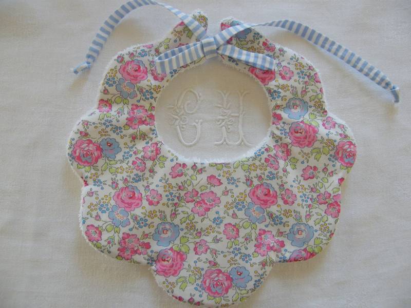 Lätzchen Mit Wellenschliff Aus Liberty Félicité Pink/Blau Und Blau-Weiß Gestreiftem Frottee, 1/3/6/9 Monate von LibertyCompagnie