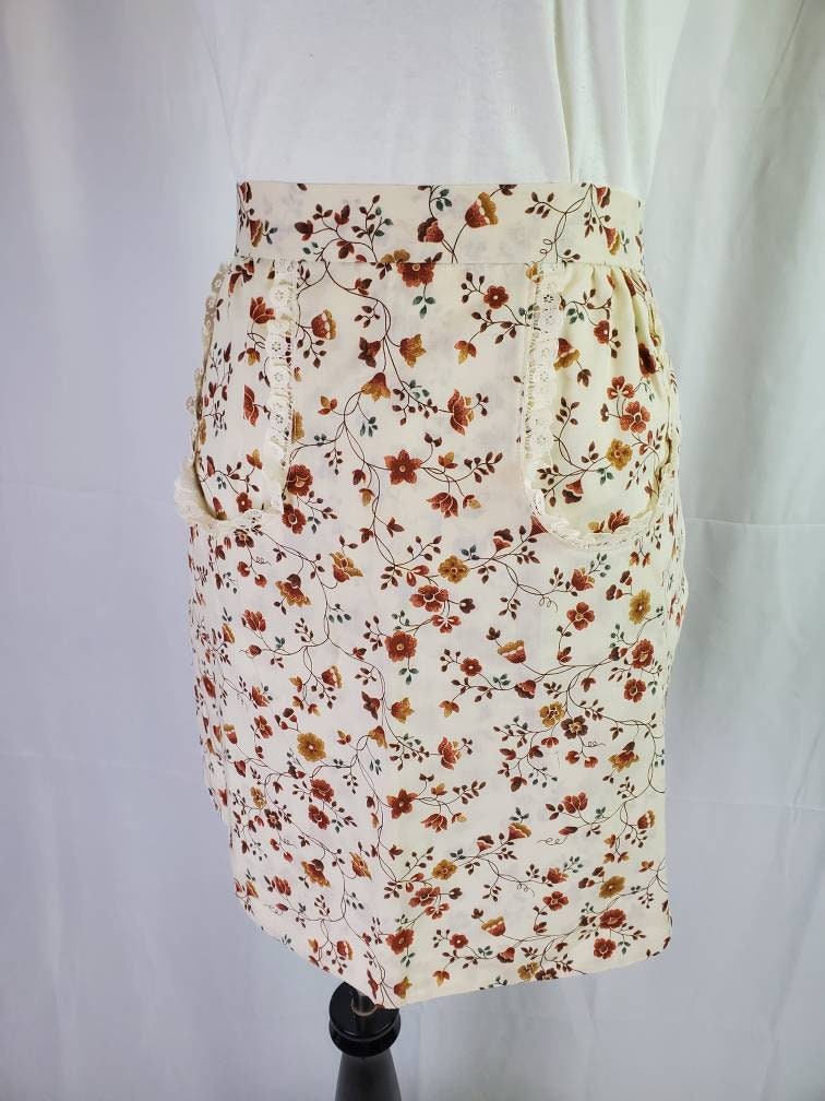 1960Er Jahre Schürzenset Vintage 60Er Passende Leinenservietten 1960Er Jahre Schürzenset Vintage 60Er Passende Leinenservietten von LibertyMarensVintage