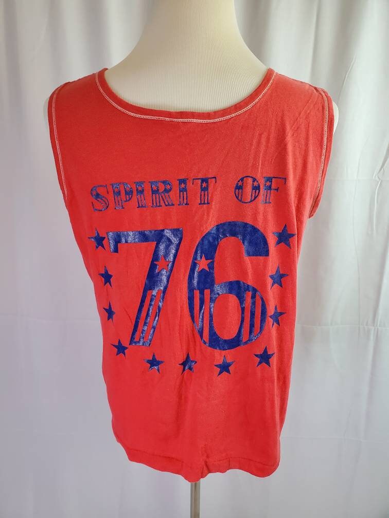80Er Jahre Tank Track Muskelshirt 80S Unisex Champion-Shirt 80Er Jahre Tank Track Muskelshirt 80S Unisex Champion-Shirt von LibertyMarensVintage