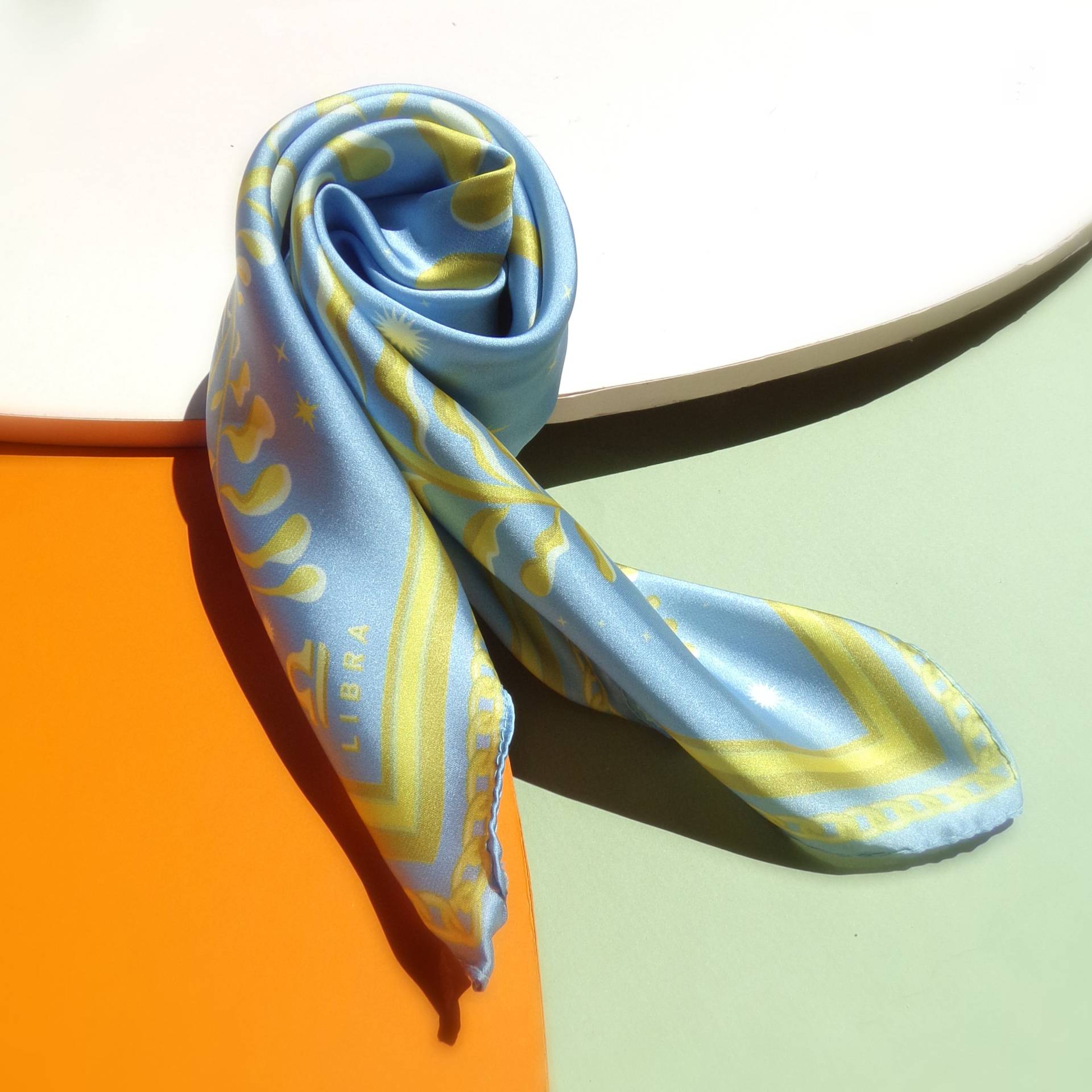 Hellblauer Efeu Schal Bandana Muster Hellblauer Efeu Schal Bandana Muster von LibraAr