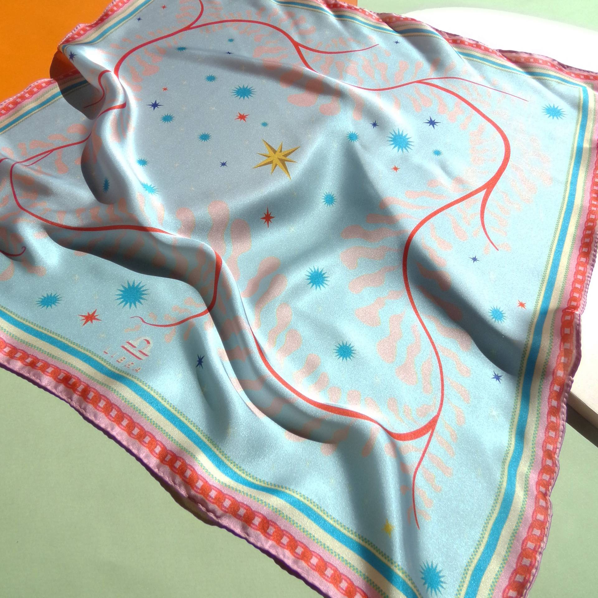 Hellblauer Efeu Schal Bandana Muster Hellblauer Efeu Schal Bandana Muster von LibraAr