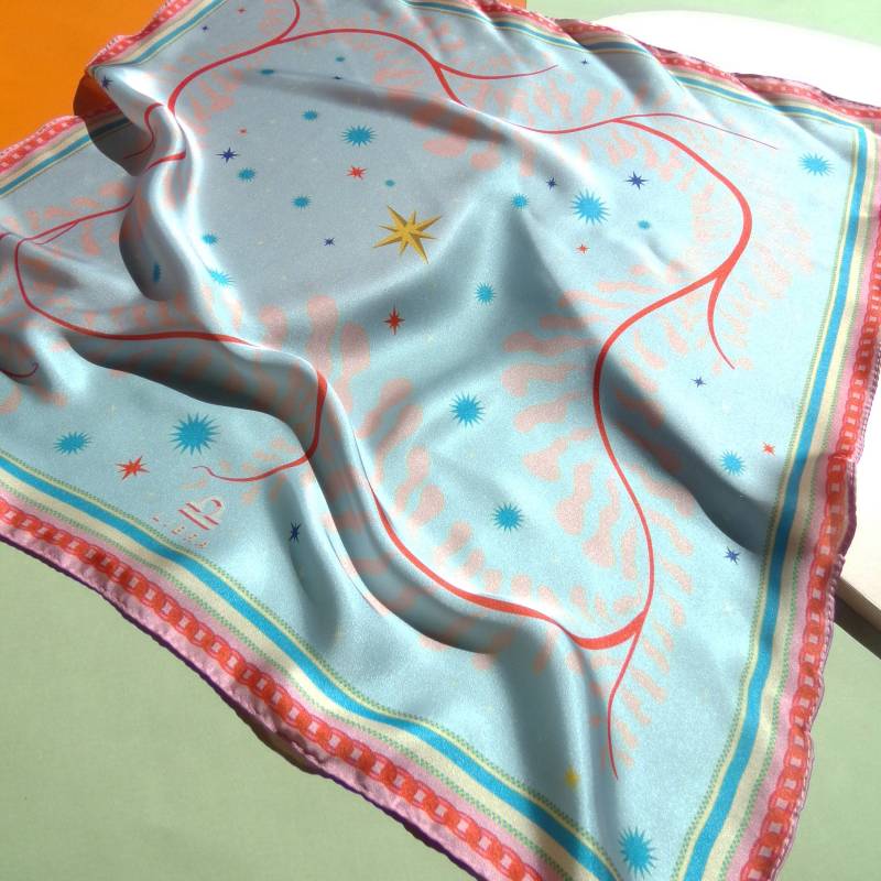 Hellblauer Efeu Schal Bandana Muster von LibraAr