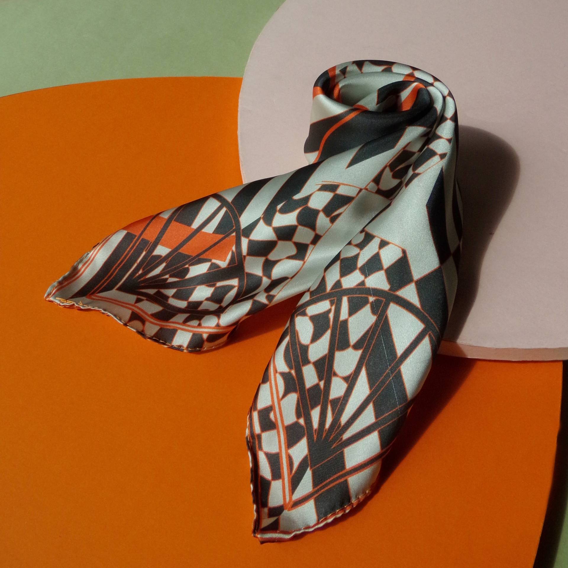Windhunde Schal Waage Halstuch Hunde Yin Yan - Illustrierte Seide Designer Schals Männer Bunt Weich Perfekt Geburtstagsgeschenk Einzigartig Windhunde Schal Waage Halstuch Hunde Yin Yan - Illustrierte Seide Designer Schals Männer Bunt Weich Perfekt Geburtstagsgeschenk Einzigartig von LibraAr