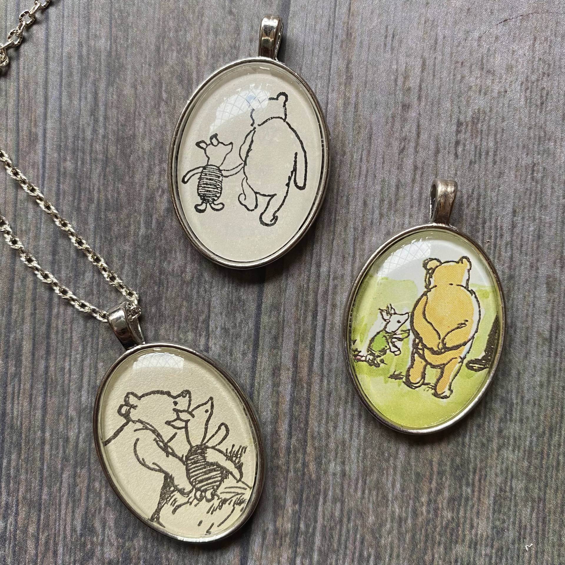 Winnie Der Pooh Und Ferkel Halskette Handgemacht Mit Echter Vintage Buch Illustration - Klassiker The Bär Valentinstag Geschenk Für Sie von LibraryJewelleryBox