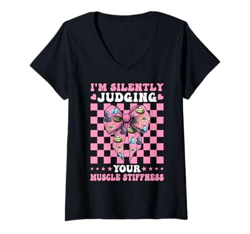 Damen Massagetherapie Ich beurteile im Stillen Ihre Muskelsteifigkeit T-Shirt mit V-Ausschnitt von Licensed Massage Therapist Pink Coquette Bow Gifts