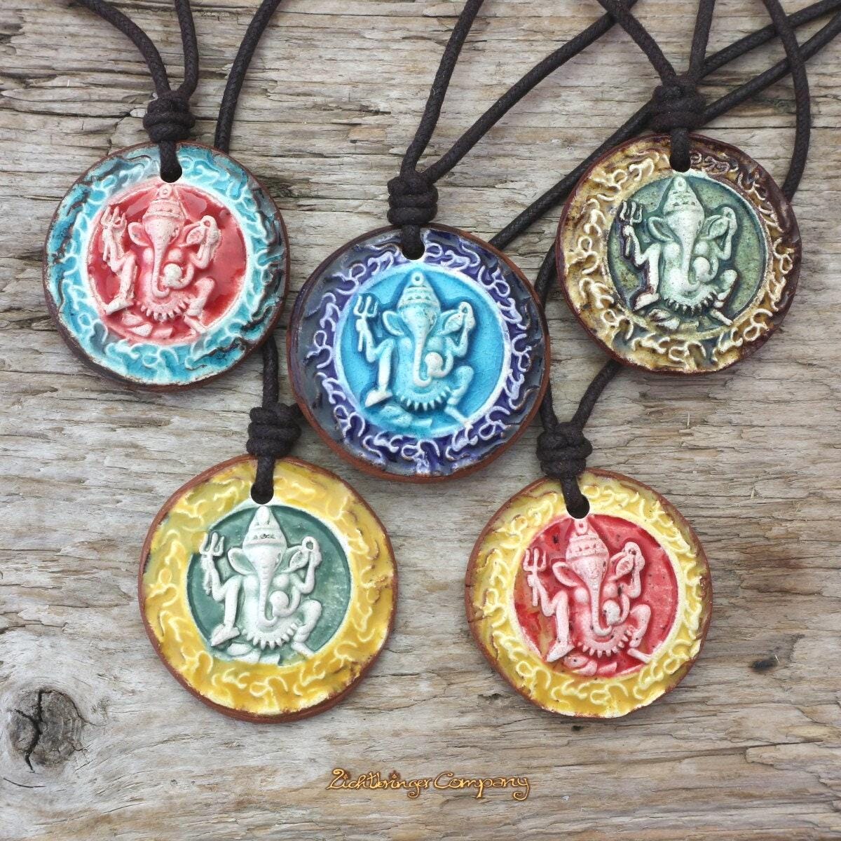 Ganesha Halskette - Glücksbringer Aus Keramik Vegan Natürlich Handgefertigt Neclays Ganesha Halskette - Glücksbringer Aus Keramik Vegan Natürlich Handgefertigt Neclays von LichtbringerCompany