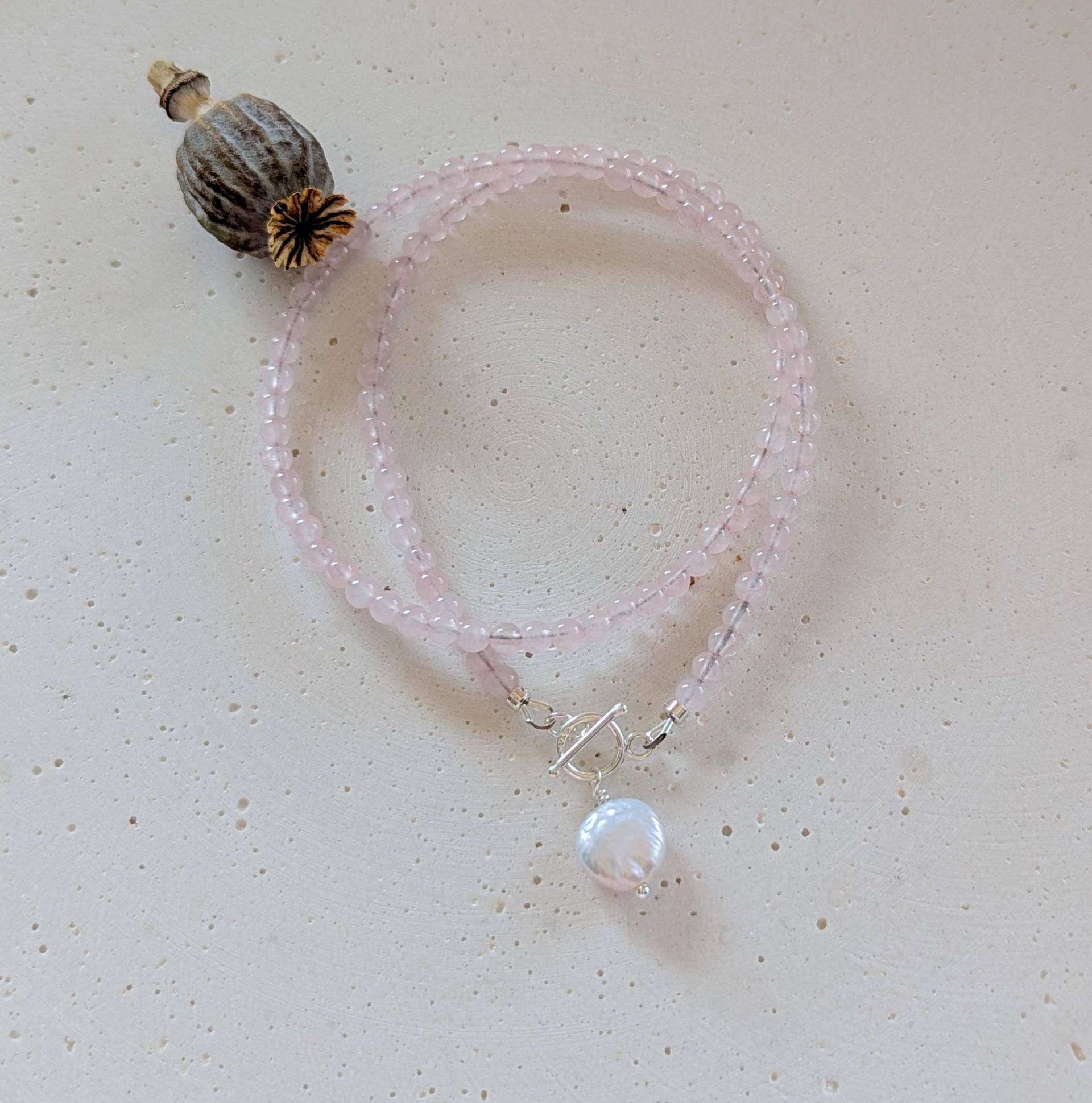 Edelstein Halskette Rosenquarz, Geburtstagsgeschenk Heilstein Kette Mit Knebelverschluss, Süßwasserperle Anhänger, Geschenkidee Für Frauen von LichtmomentbyAna