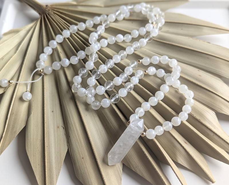 Mala Kette Bergkristall & Regenbogen Mondstein, Edelsteinkette, Anhänger Bergkristallspitze, Meditationskette, 108 Perlen, Yoga, Geschenkidee von LichtmomentbyAna