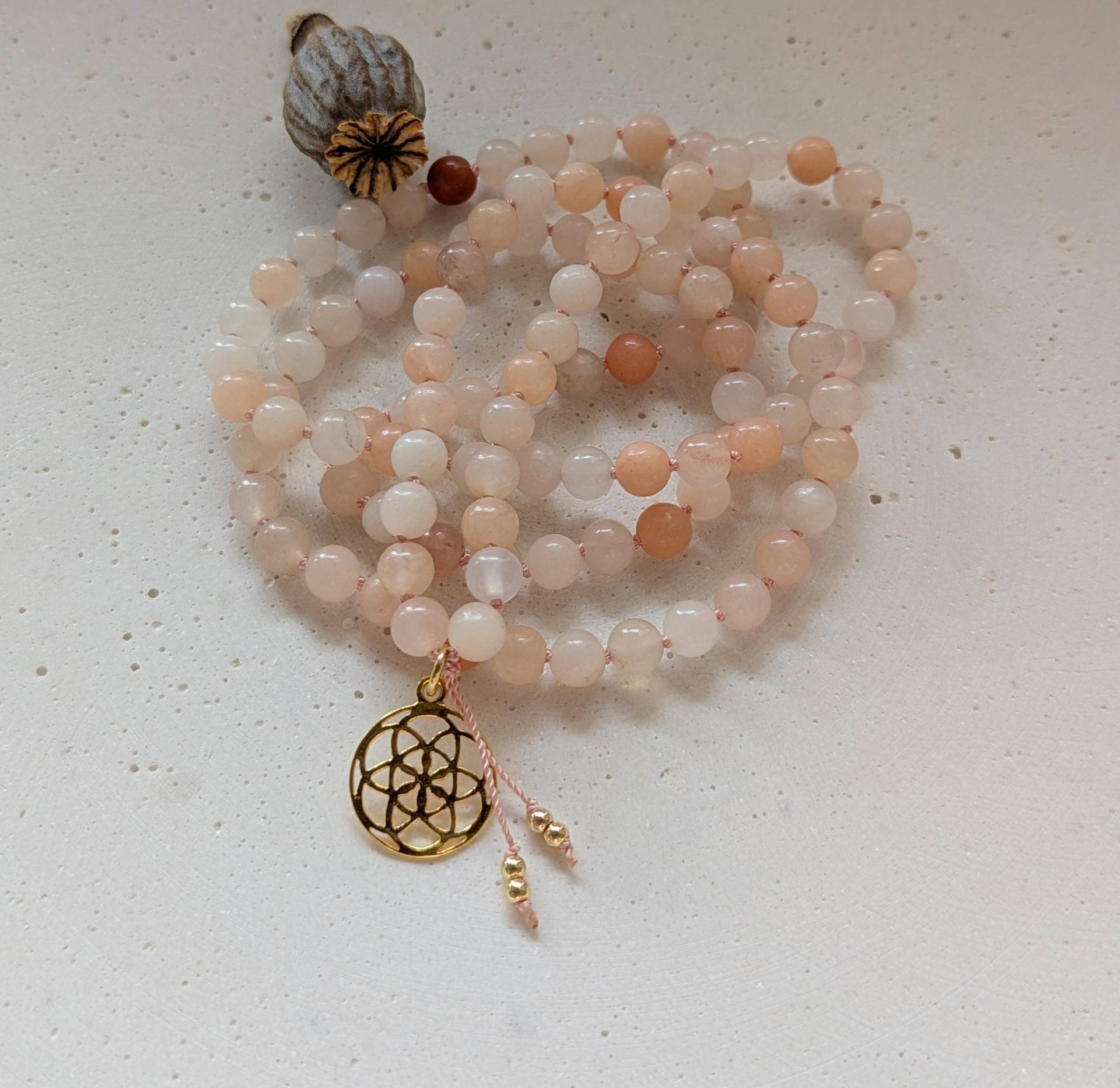 Mala Aventurin Rosa Meditation Kette Mit Anhänger Gold, Edelsteinkette Aus Apricot Edelsteinen, Affirmation Heilstein Kette, Geschenkidee Mala Aventurin Rosa Meditation Kette Mit Anhänger Gold, Edelsteinkette Aus Apricot Edelsteinen, Affirmation Heilstein Kette, Geschenkidee von LichtmomentbyAna