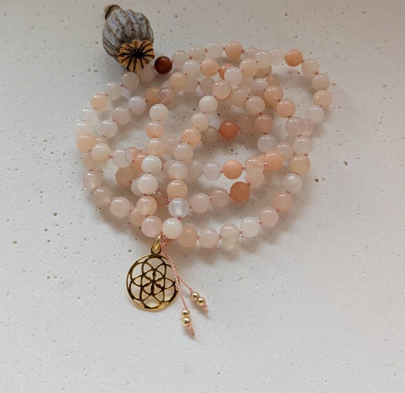 Mala Aventurin Rosa Meditation Kette Mit Anhänger Gold, Edelsteinkette Aus Apricot Edelsteinen, Affirmation Heilstein Kette, Geschenkidee Mala Aventurin Rosa Meditation Kette Mit Anhänger Gold, Edelsteinkette Aus Apricot Edelsteinen, Affirmation Heilstein Kette, Geschenkidee von LichtmomentbyAna