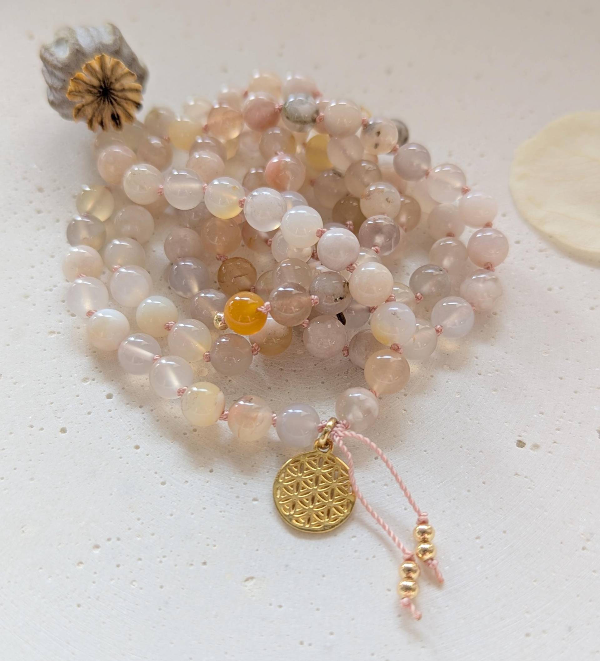 Mala Kirschblüten Achat Meditation Kette Mit Anhänger Gold, Edelsteinkette Aus Roten Edelsteinen, Affirmation Heilstein Kette, Geschenkidee Mala Kirschblüten Achat Meditation Kette Mit Anhänger Gold, Edelsteinkette Aus Roten Edelsteinen, Affirmation Heilstein Kette, Geschenkidee von LichtmomentbyAna