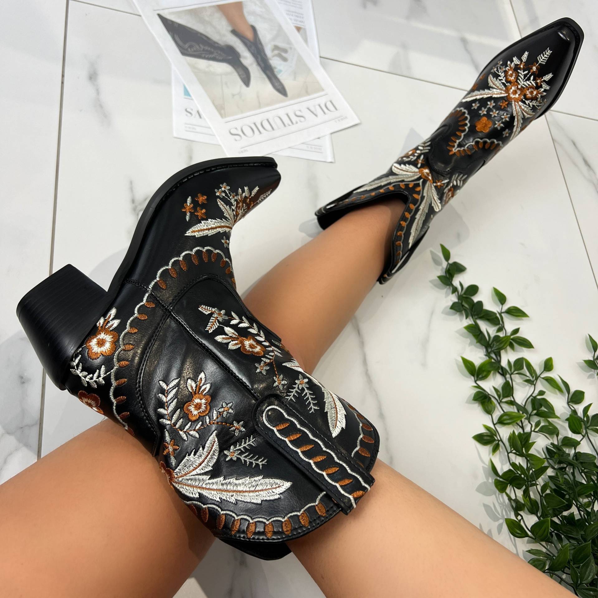 Cowboy Western Stiefeletten Schwarz Cowboy Western Stiefeletten Schwarz von LidiaSophia