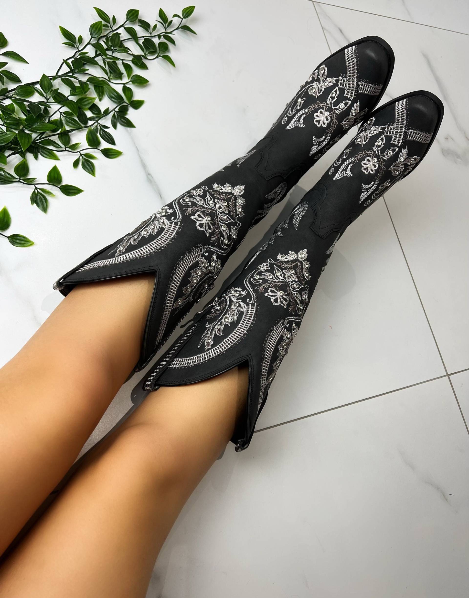 Schwarze Cowboy Westernstiefel Schwarze Cowboy Westernstiefel von LidiaSophia