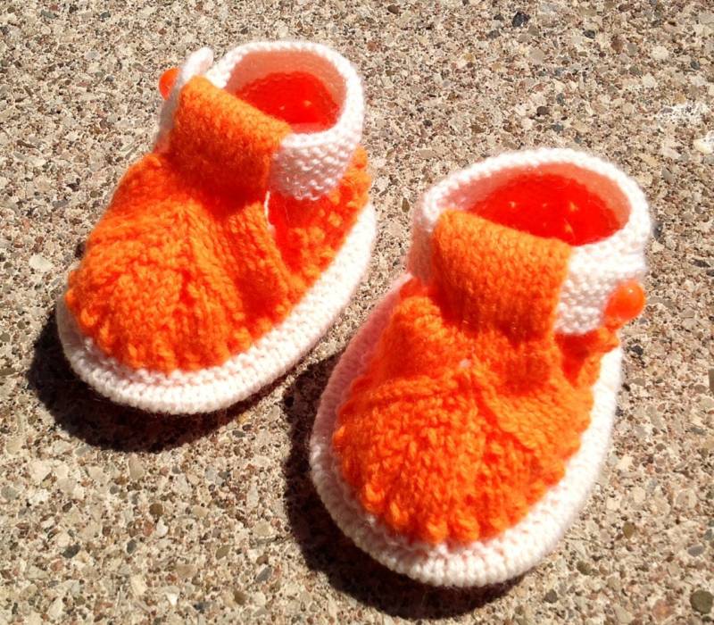 Baby-Booties Boho Gestrickte Booties Baby Gestrickt Sandalen Ugg Boots Mädchen-stiefel Baby-Dusche-Geschenk Funky Baby-Boots von LidiasKnits