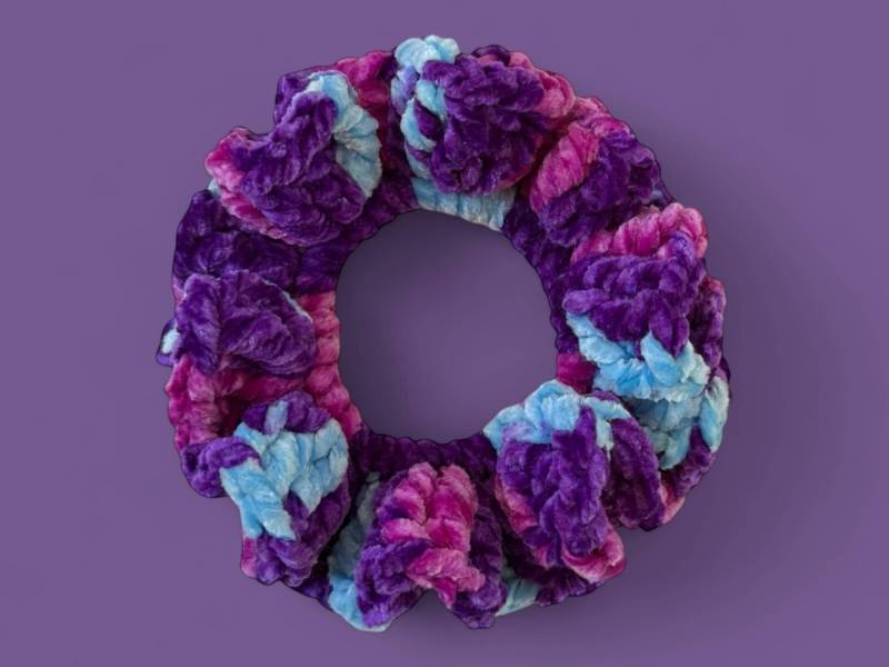 Multicolor Samt Häkeln Scrunchie - Lila Party Haargummi, Handgemachtes Boho Geschenk von LieBro