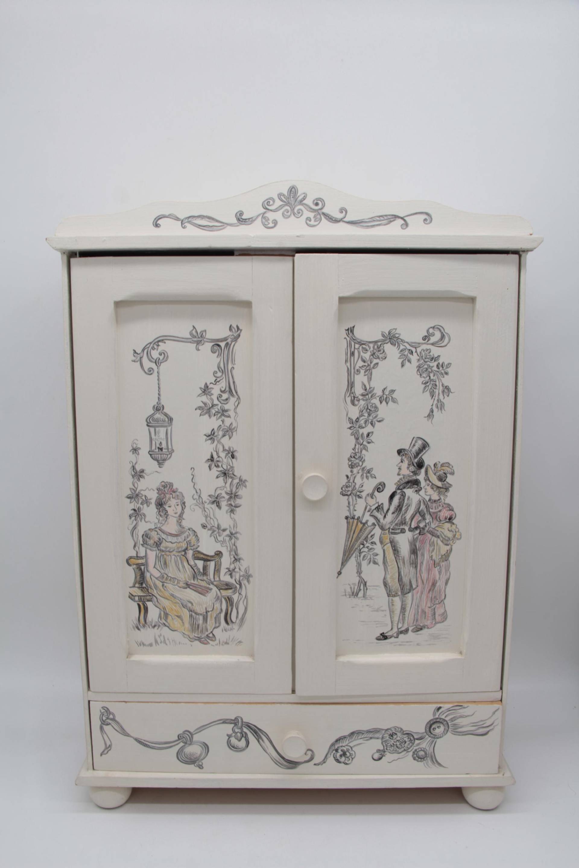 Alter Bemalter Puppenkleiderschrank Schmuckschrank Handbemalt Alter Bemalter Puppenkleiderschrank Schmuckschrank Handbemalt von LiebIchDesign