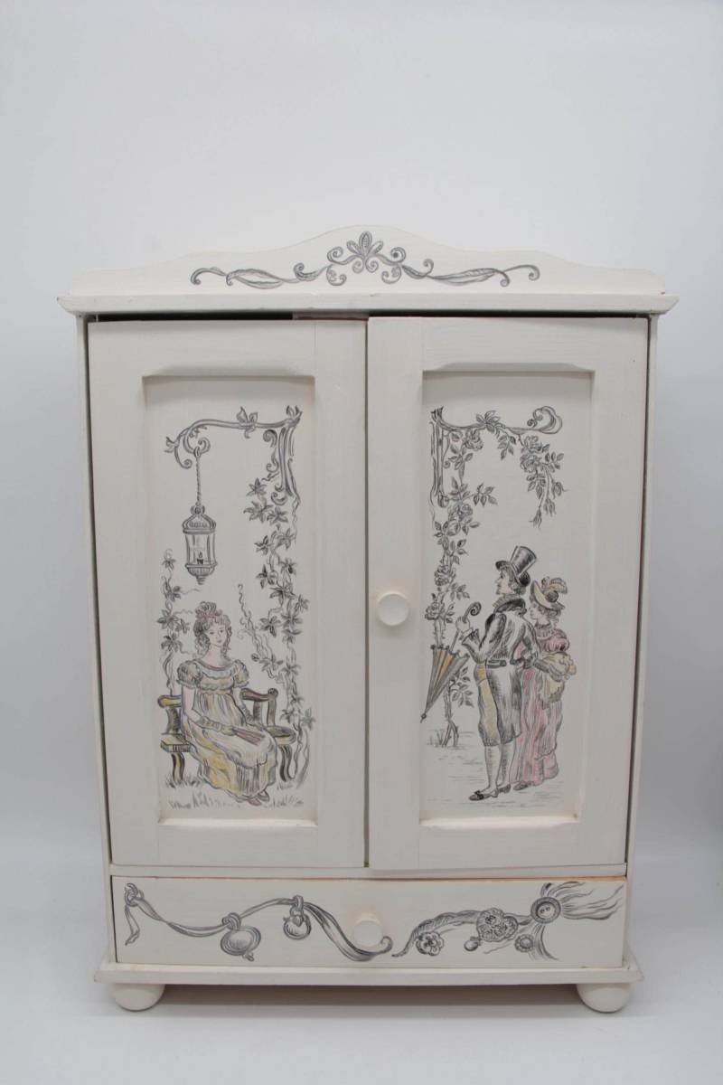 Alter Bemalter Puppenkleiderschrank Schmuckschrank Handbemalt Alter Bemalter Puppenkleiderschrank Schmuckschrank Handbemalt von LiebIchDesign