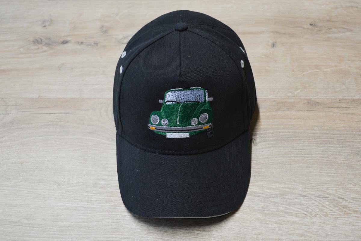 Base Cap "Käfer Cabriolet Sumatragrün" Bestickt Base Cap "Käfer Cabriolet Sumatragrün" Bestickt von LiebeLachenLeben