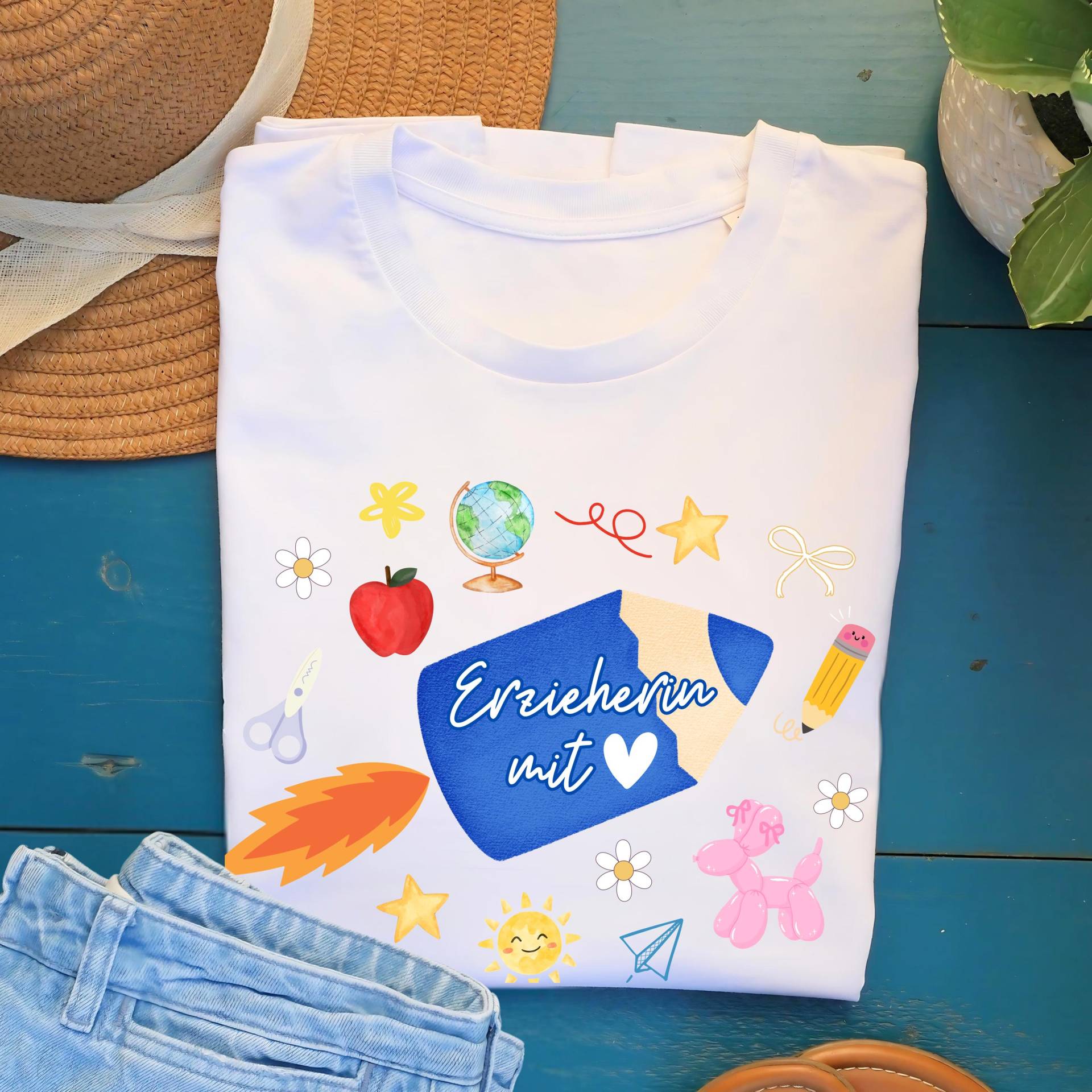 Erzieherin Mit Herz Shirt - Geschenk Abschied Kindergarten Abschiedsgeschenk Kita Dankeschön T-Shirt Weihnachten Erzieherin Mit Herz Shirt - Geschenk Abschied Kindergarten Abschiedsgeschenk Kita Dankeschön T-Shirt Weihnachten von LiebeUndLeichtigkeit