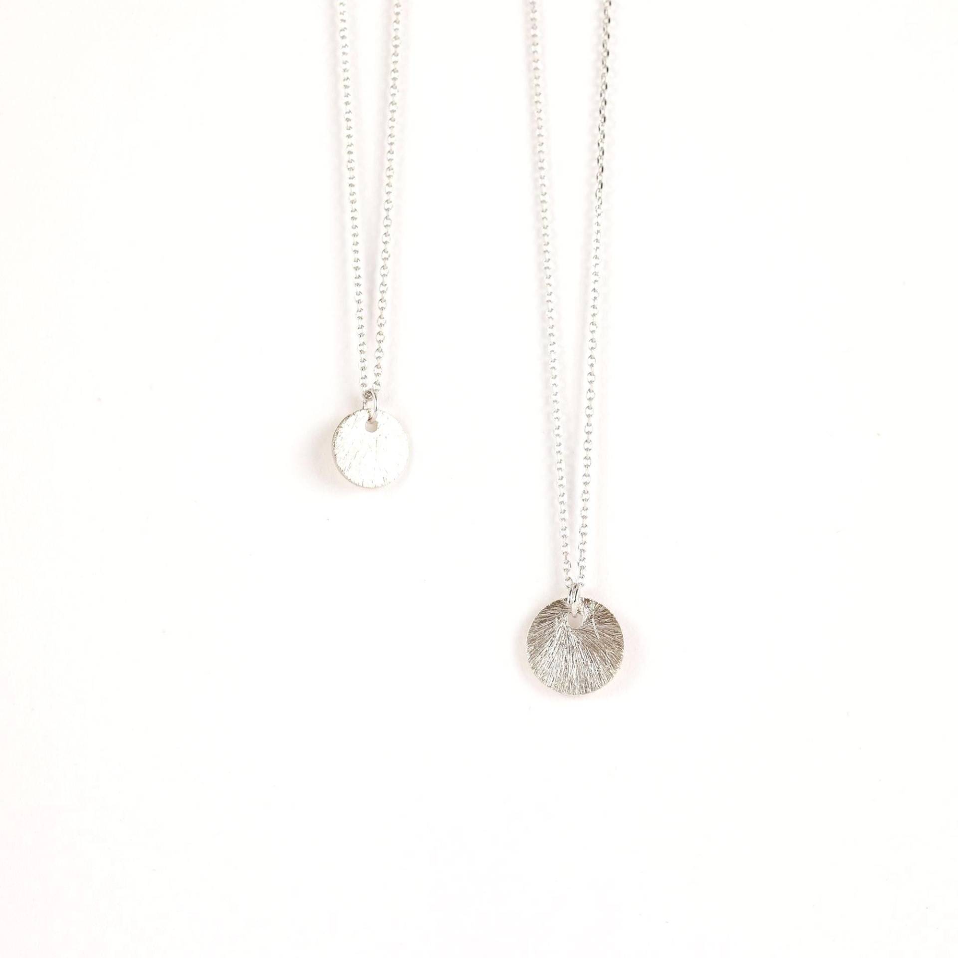 Kette Mit Silbernem Plättchen/2 Modelle Kette Mit Silbernem Plättchen/2 Modelle von Liebeley