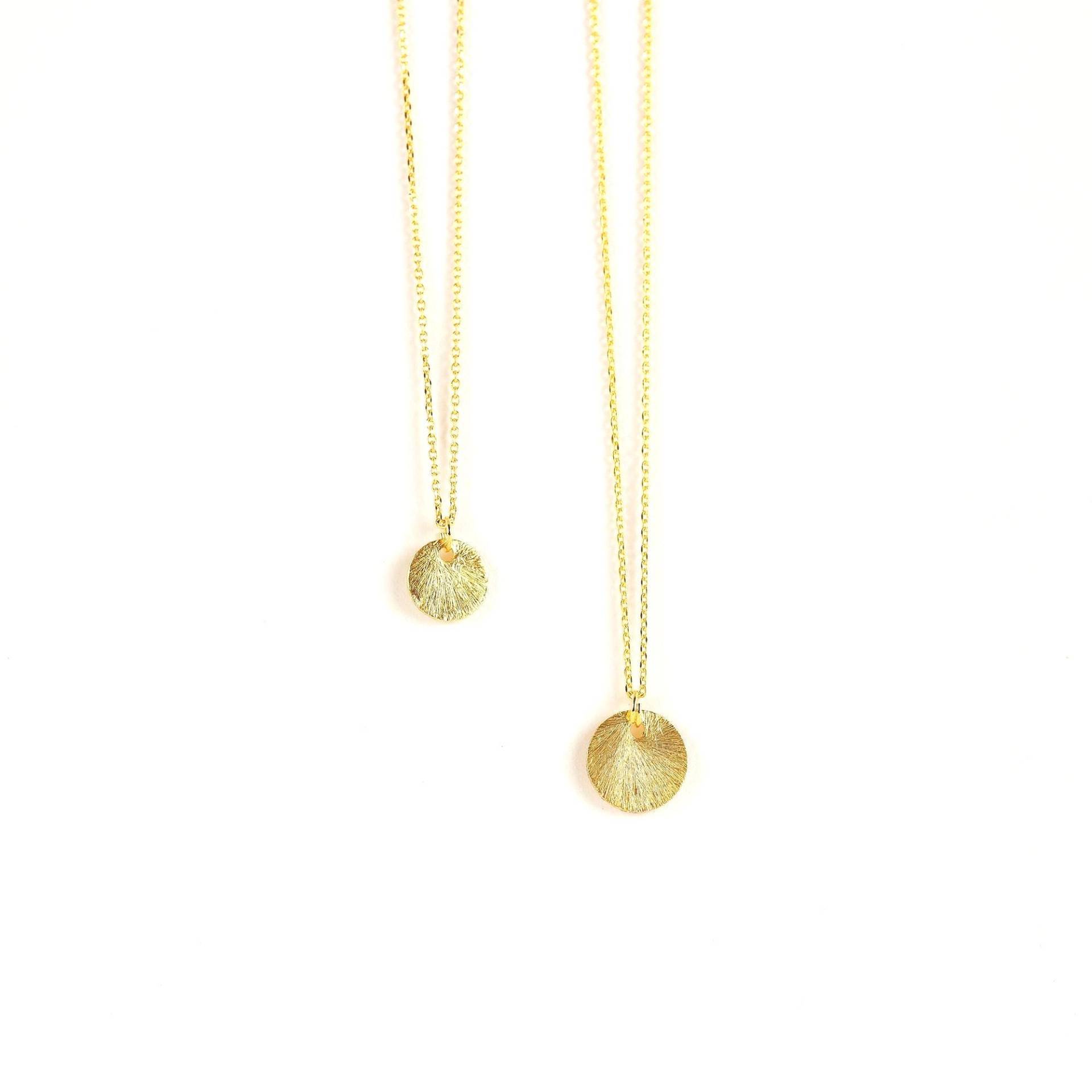 Kette Mit Vergoldetem Plättchen/2 Modelle Kette Mit Vergoldetem Plättchen/2 Modelle von Liebeley