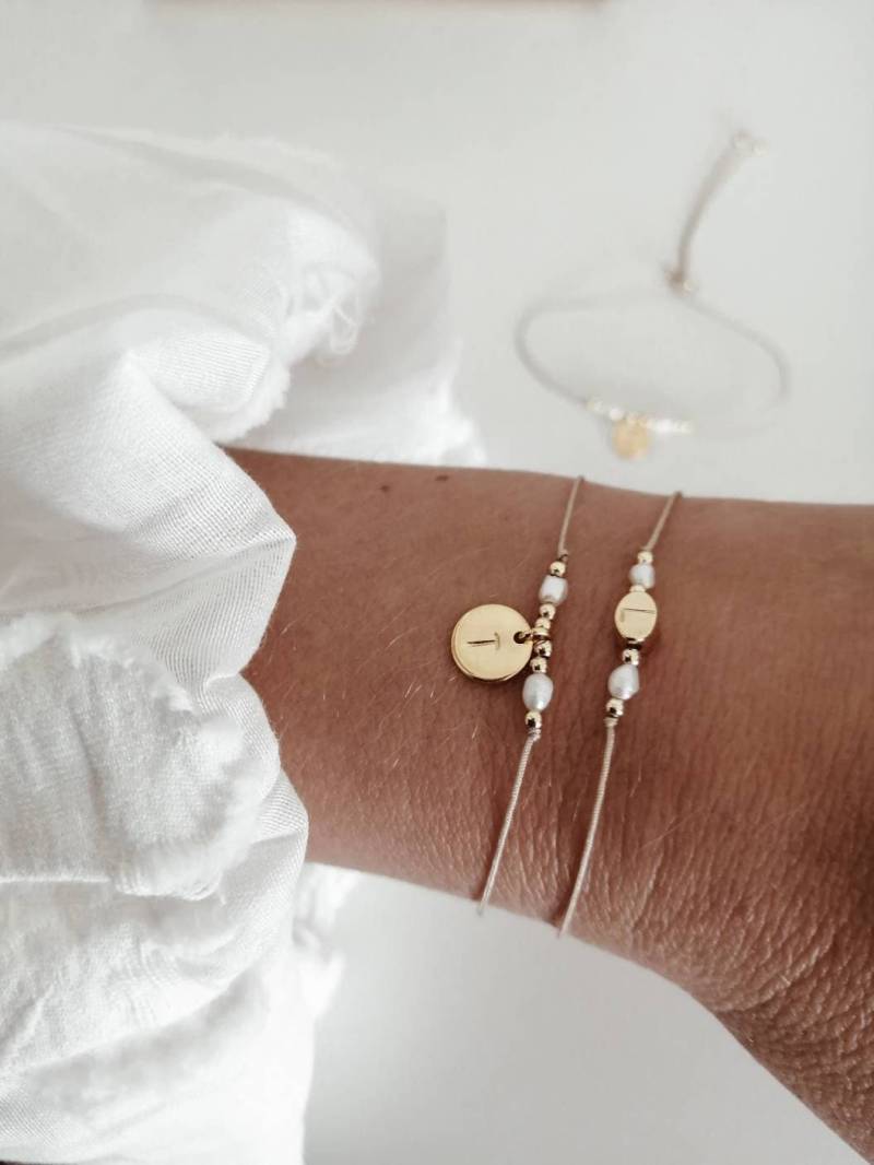 Initialen Perlen Armband, Süßwasserperlen, Personalisierbar, Buchstabe Benutzerdefiniert, Gravur, Mama, Gold Silber, Customized Disc, Trend von Liebeliin