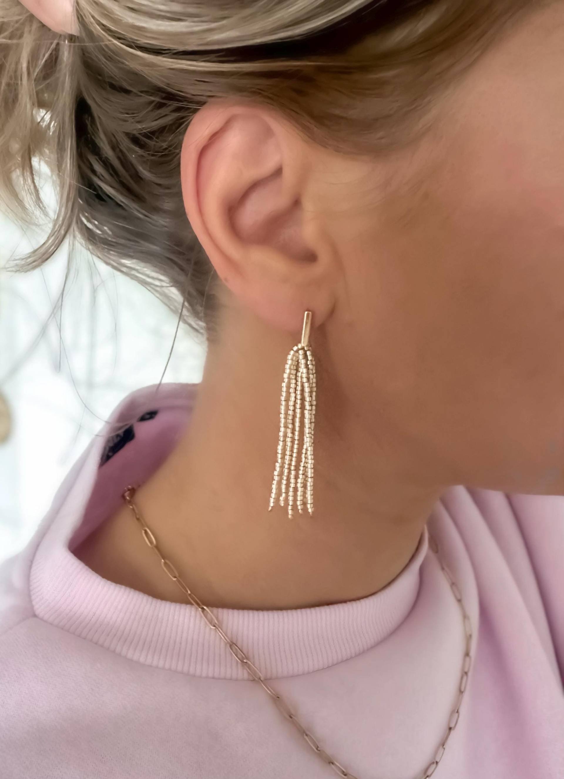 Zarte Perlen Ohrringe, Edelstahl Mini Perlen, Lange Weihnachtsgeschenk Für Frauen, Aktuell, Trend, Präsent von Liebeliin