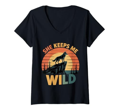 Damen She Keeps Me Wild Romantischer Partner Ehemann Freund T-Shirt mit V-Ausschnitt Damen She Keeps Me Wild Romantischer Partner Ehemann Freund T-Shirt mit V-Ausschnitt von Liebesabenteuer Freund Ehemann