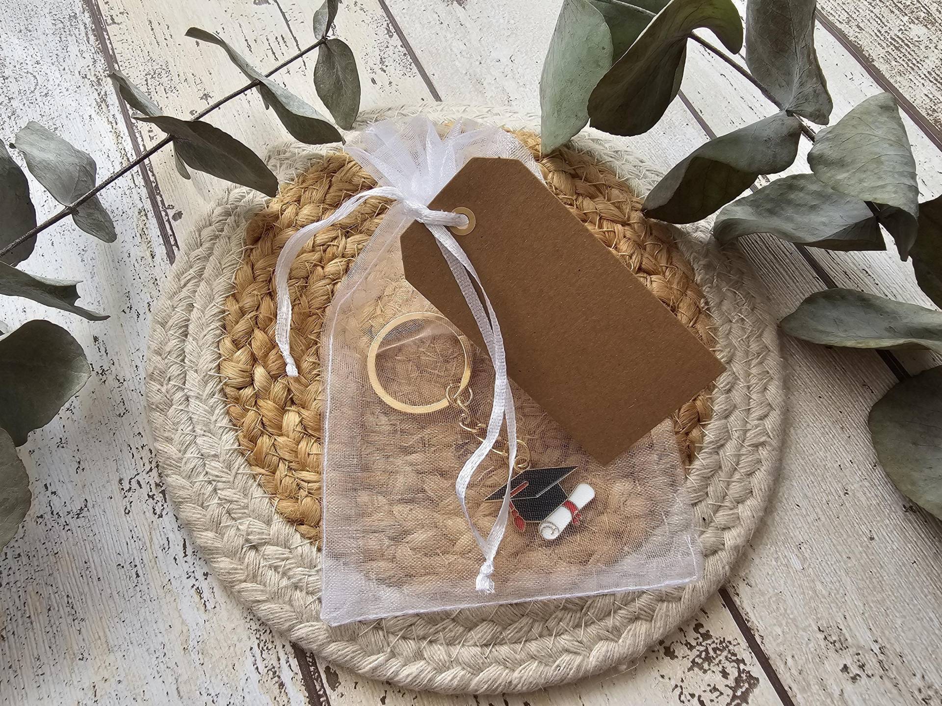 Goldener Schlüsselanhänger Zum Bestandenen Abitur, Abschluss, Bachelor, Master Mit Congrats-Karte in Gold Akademikerhut, Absolventenhut Goldener Schlüsselanhänger Zum Bestandenen Abitur, Abschluss, Bachelor, Master Mit Congrats-Karte in Gold Akademikerhut, Absolventenhut von Liebeshauch