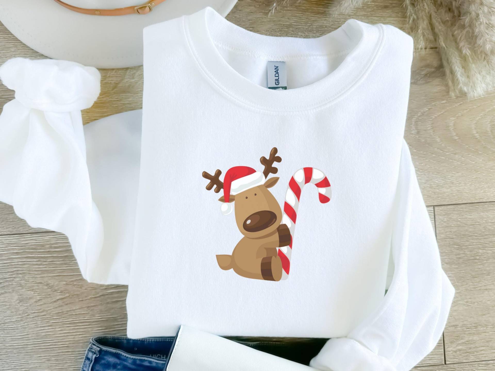 Rudolph Sweatshirt, Weihnachts Rentier Mit Zuckerstange, Weihnachtspullover, Festliches Winter Sweatshirt von LiebevollGeschenkeDE