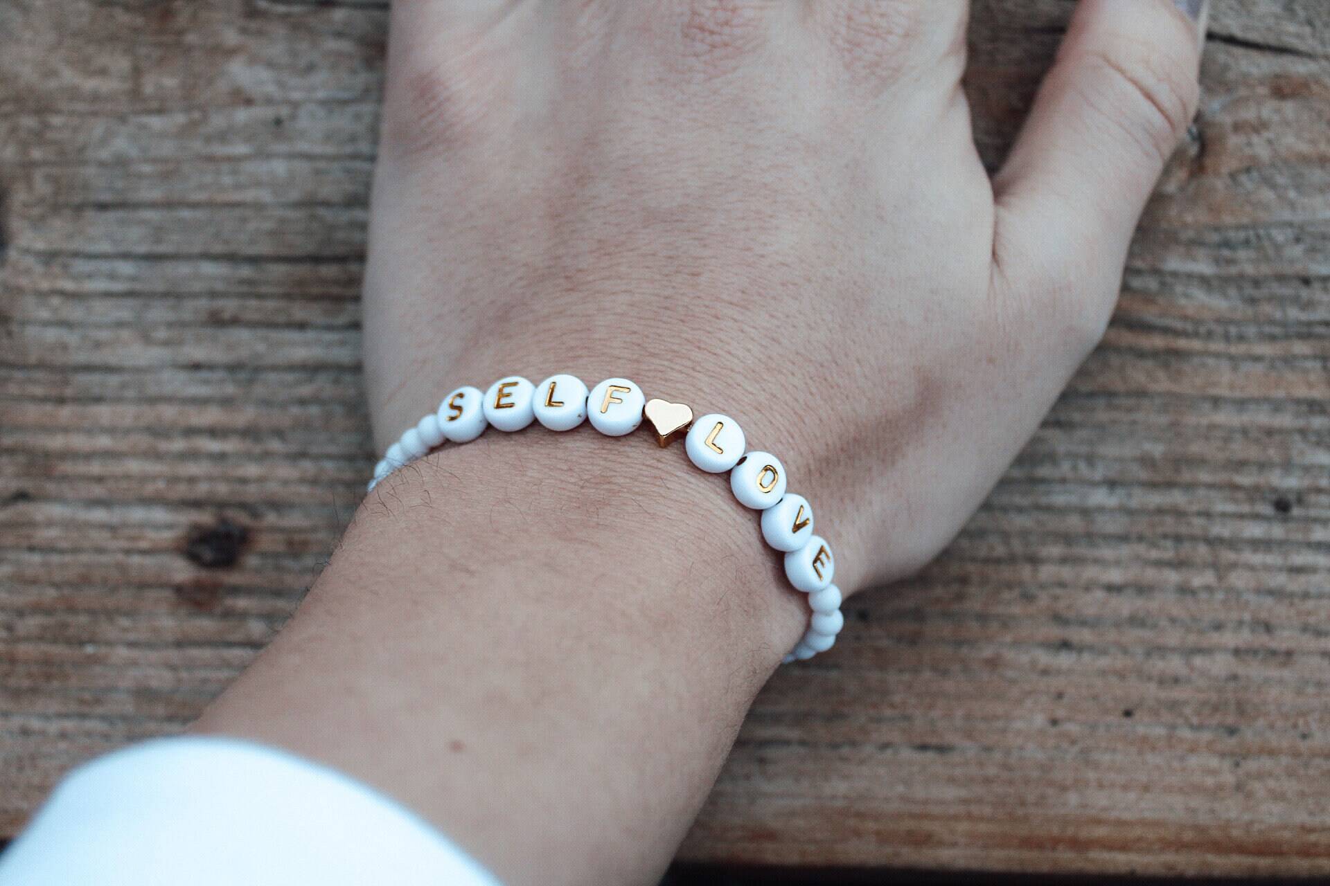 Perlenarmband Selflove Mit Herz Gold Elastisch Perlenarmband Selflove Mit Herz Gold Elastisch von Lieblichbaendchen