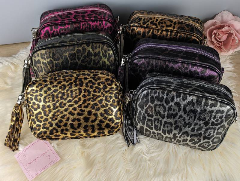 Umhängetasche Leder Metallic Leo Look Schultertasche Crossbody Glitzer Handtasche Trend Tasche Gold Geschenk Frauen Geburtstag Weihnachten von Lieblingsaccessoire