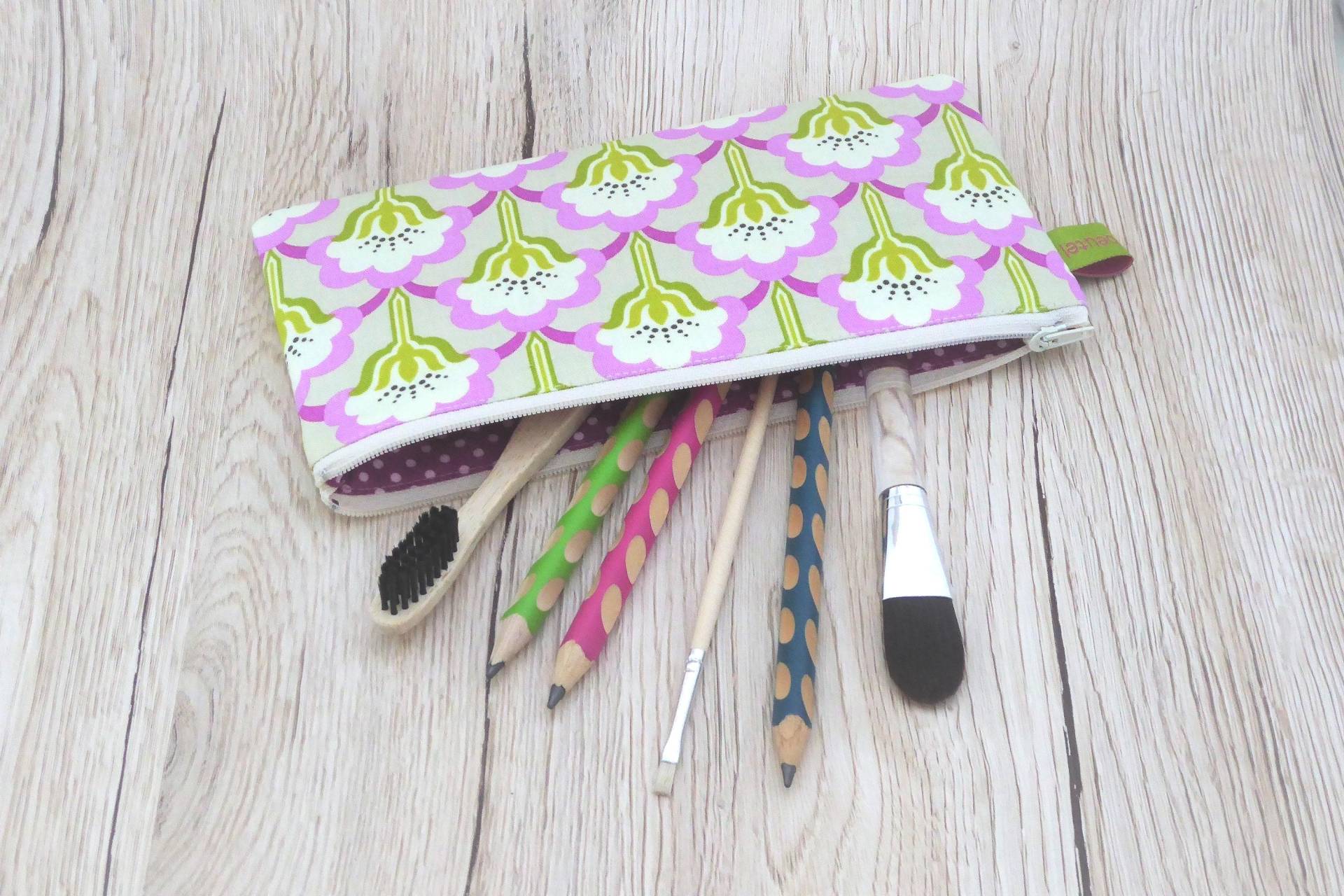 Schlamperl Aus Stoff Mit Retro-Blumen Schlamperl Aus Stoff Mit Retro-Blumen von Lieblingsbeutel