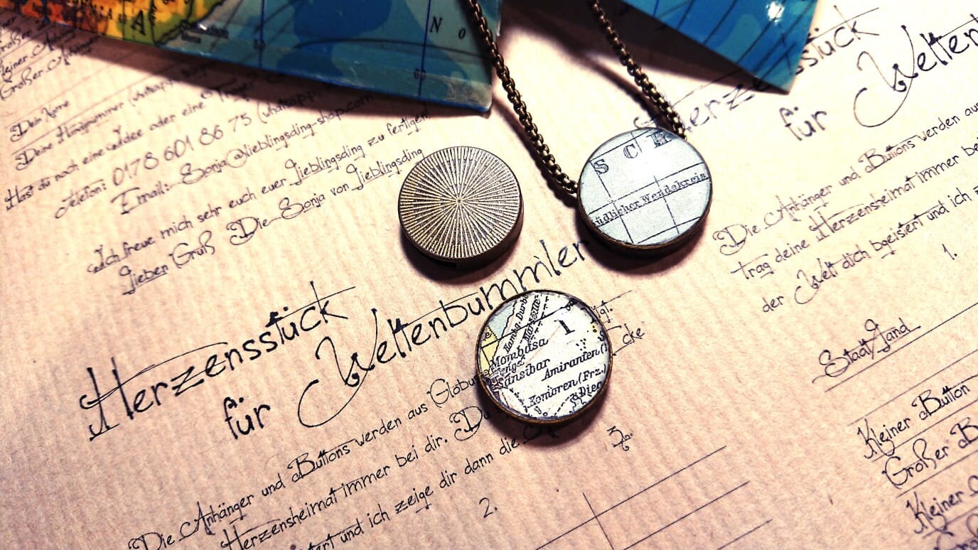 Kleiner Globusanhänger Mit Kette - Herzensstück Für Weltenbummler Kleiner Globusanhänger Mit Kette - Herzensstück Für Weltenbummler von LieblingsdingDesigns