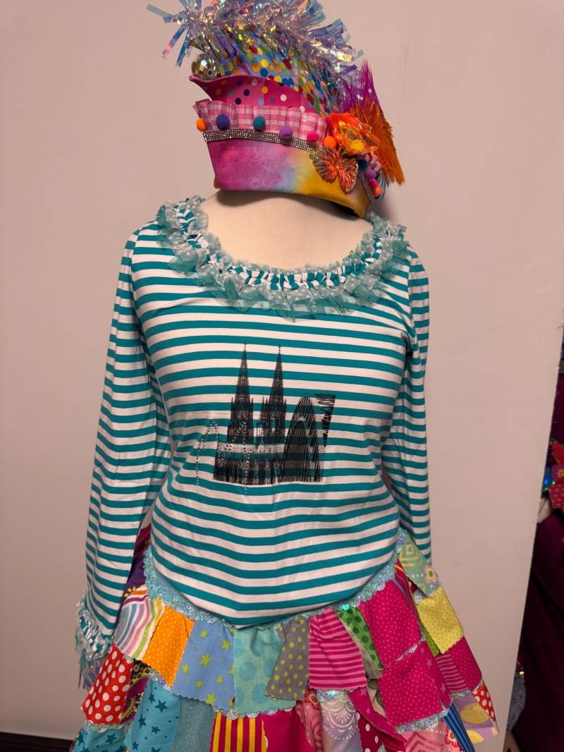 Dom Liebe - T Shirt in Der Gr.m Neuware Von Köln Kult. Der Hingucker. Ich Liebe Bunt. Lieblingskostüm Siebdruck Und Viel Strass Top von Lieblingskostuem