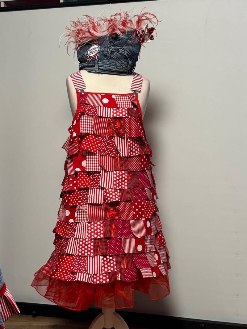 Fetzenkleid/Lappenkleid Größe 42 - Außergewöhnlich Der Hingucker Verrückt in Köln Lieblingskostüm Nur Das Kleid Achselmaß 54cm von Lieblingskostuem