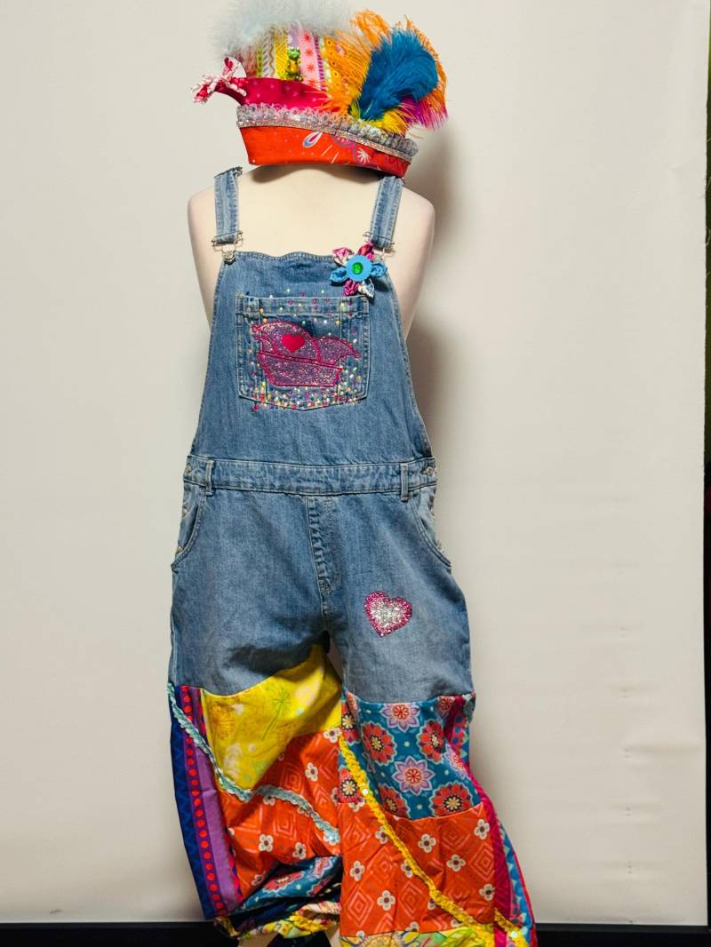 Latzhose - Größe -44 Außergewöhnlich Und Bunt Der Hingucker Verrückt in Köln Lieblingskostüm Nur Die Hose Hüft Weite 110 cm von Lieblingskostuem