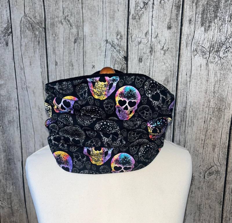 Loop Schal Fleece Kuschelschal - Totenkopf Regenbogen Schwarz Neu Loop Schal Fleece Kuschelschal - Totenkopf Regenbogen Schwarz Neu von Lieblingsstueck4U