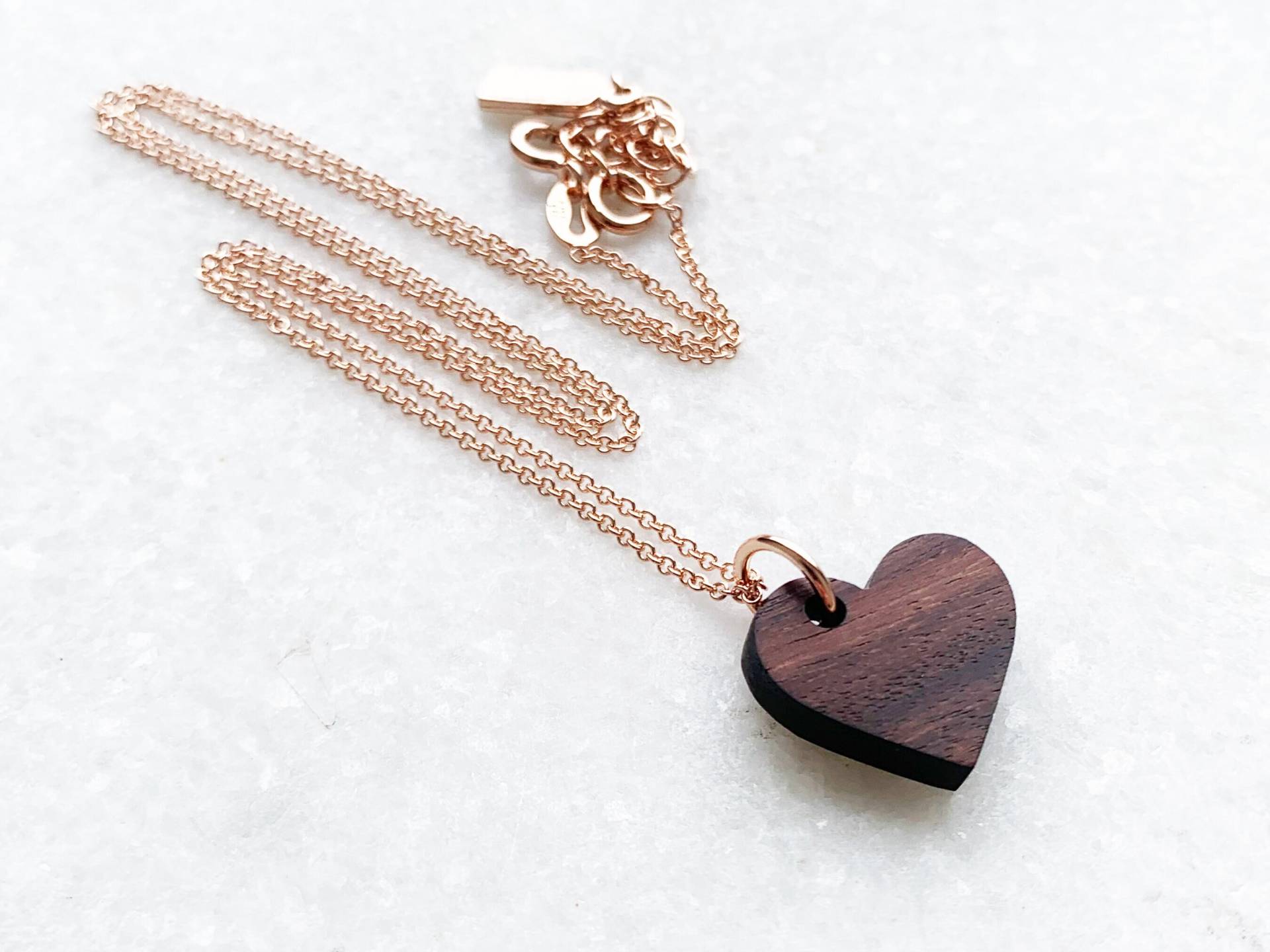 Holz Und Rose Geschenk Zum 5. Jahrestag Für Sie - Roségold-Holzherzhalskette Holzjubiläumsgeschenk Holzgeschenk Holz Und Rose Geschenk Zum 5. Jahrestag Für Sie - Roségold-Holzherzhalskette Holzjubiläumsgeschenk Holzgeschenk von LielandLentz