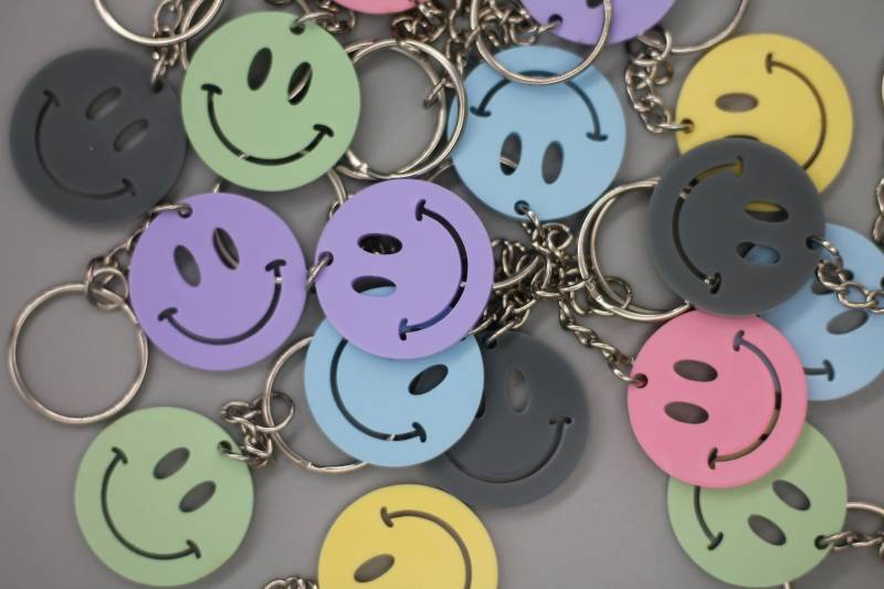 Schlüsselanhänger Smiley | Smilie Fröhlicher Geschenk Geburtstagsgeschenk Kommunionsgeschenk von LieschensWerkstatt