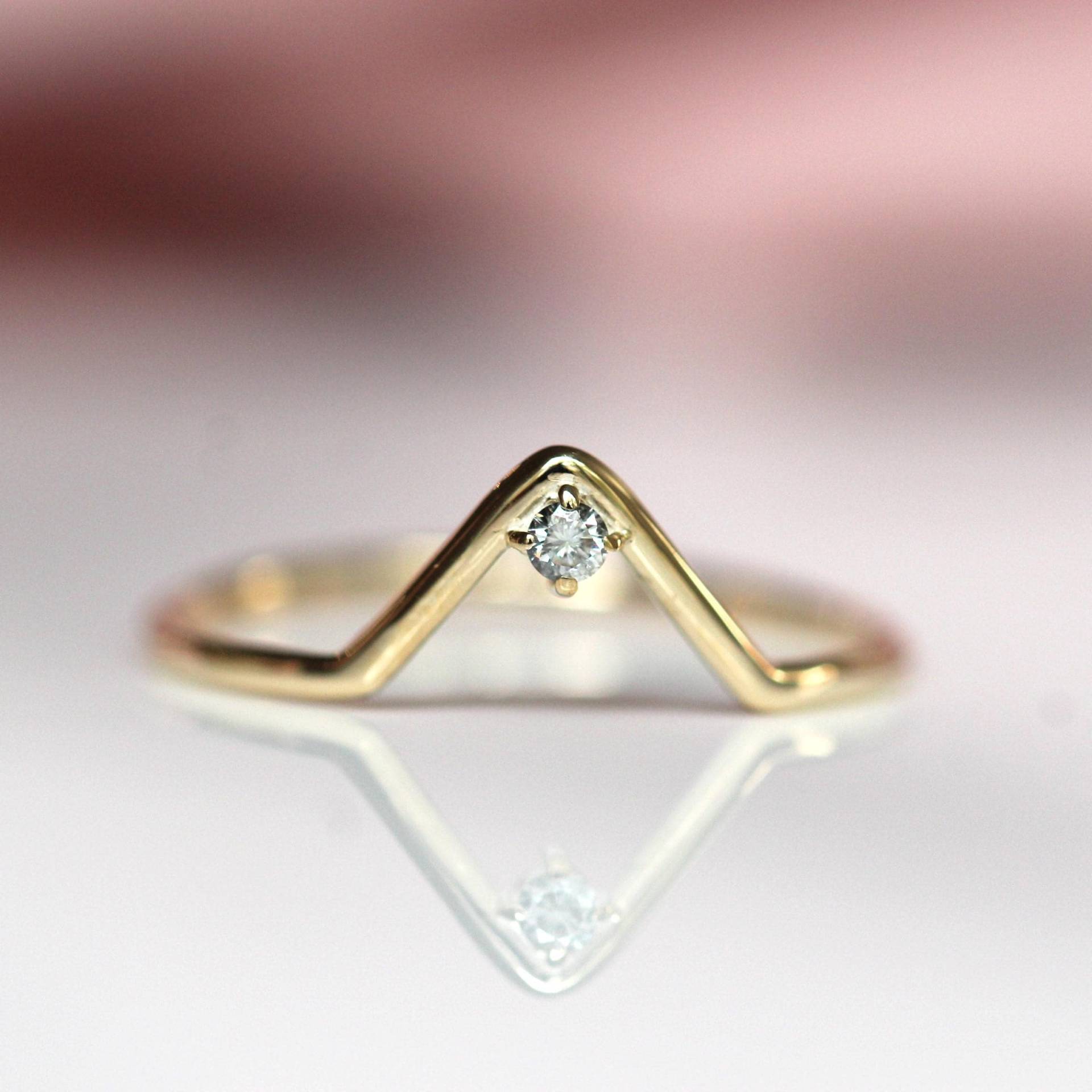 14K Diamant Chevron Ring, V Massivgold, Stapelring, Hochzeitsband, Dreieck 10K Tiefes V, Einzelstein, Gebogene Geometrisch 14K Diamant Chevron Ring, V Massivgold, Stapelring, Hochzeitsband, Dreieck 10K Tiefes V, Einzelstein, Gebogene Geometrisch von LieselLove