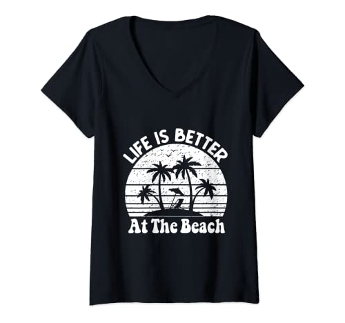 Damen Retro Summer Vacation Life Is Better At The Beach T-Shirt mit V-Ausschnitt Damen Retro Summer Vacation Life Is Better At The Beach T-Shirt mit V-Ausschnitt von Life Is Better At The Beach by PeeKay