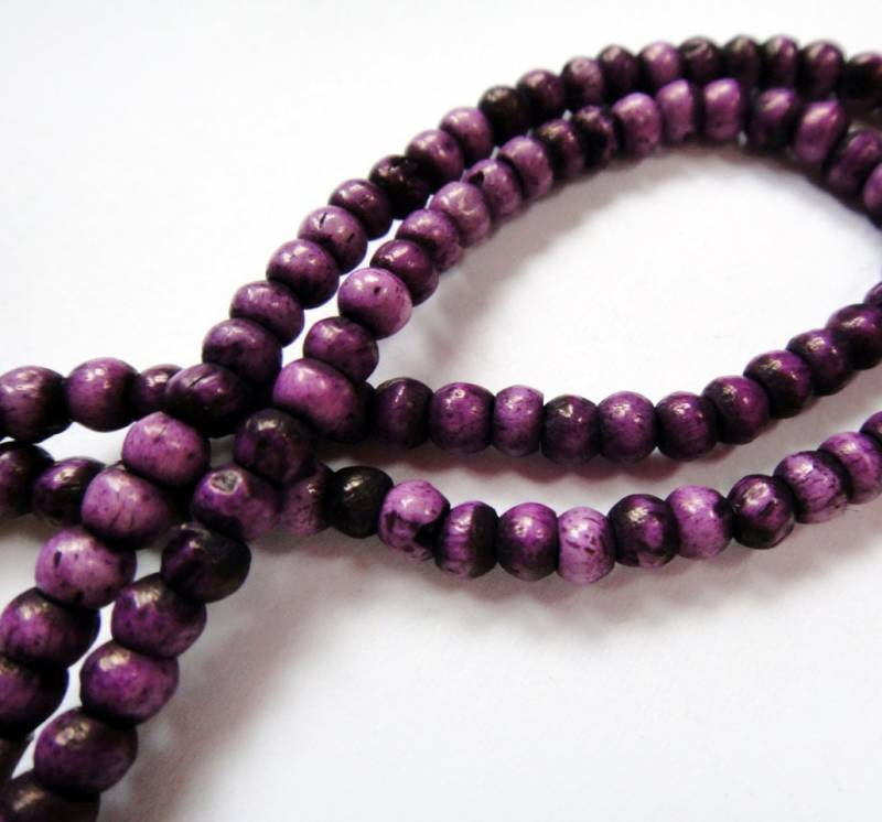 Lila Wasserbüffel Knochen 3 Mm Bead 20-Zoll-Halskette von LifeIsAGiftShop